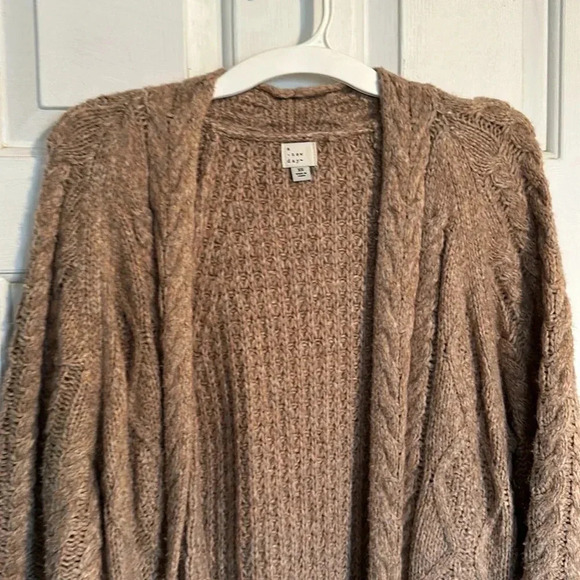 A new day tan cardigan size XS - Picture 3 of 4